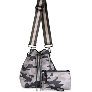 ZOE SAFARI BUCKET BAG